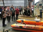 Wapres Kunjungi Warga Terdampak Banjir di Kampung Melayu dan Cawang
